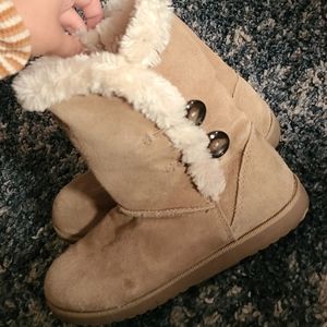 Tan Generic brand booties with buttons. Size 9